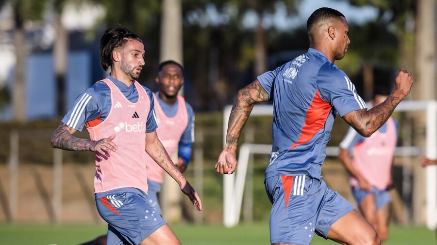 Dupla é novidade em treino do Cruzeiro e fica perto de ser opção para Seabra