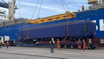 Diretamente da China, primeiro entre os novos trens do metrô de BH desembarca no Brasil