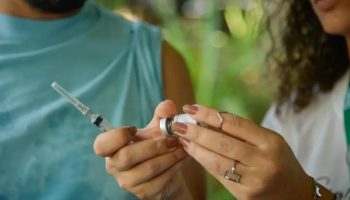 Começa terça! BH antecipa vacinação contra a gripe para grupos prioritários