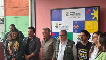 Vereador cassado em 1ª instância aparece em anúncio de ampliação do atendimento animal e discursa