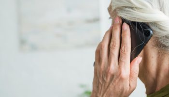 Oferta de empréstimo a idoso por telefone é proibida em BH