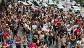 Terceirizados da educação em BH encerram greve, mas concursados cogitam parar