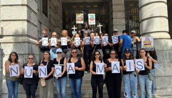 Manifestantes cobram cumprimento de lei que proíbe carroças em BH