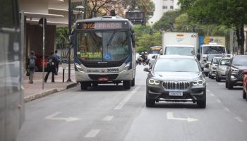 Ônibus gratuito aos domingos e feriados em BH pode ampliar aumento da tarifa, alerta estudo