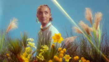 Esperanza Spalding traz a BH turnê que celebra o jazz e sua parceria com Milton Nascimento