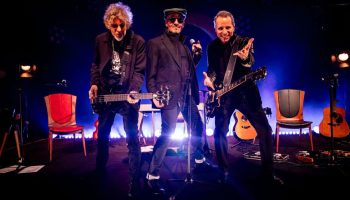 Titãs se apresentam com orquestra de músicos locais em Belo Horizonte