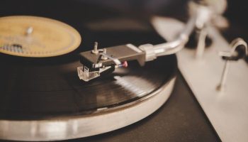 BH inaugura primeiro espaço para troca de discos de vinil